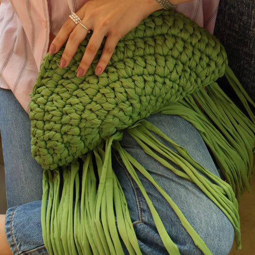 Bolsa de Crochê Verde com Franjas Modelo Sophia – Sophia Kato