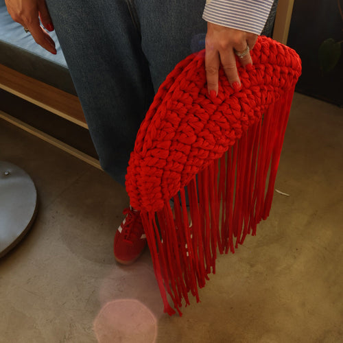 Bolsa de Crochê Vermelha com Franjas Modelo Sophia – Sophia Kato